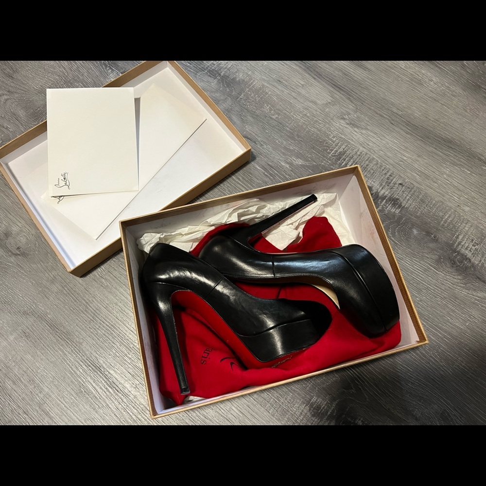 Christian Louboutin Bianca Platform Pump (EU 37.5)
